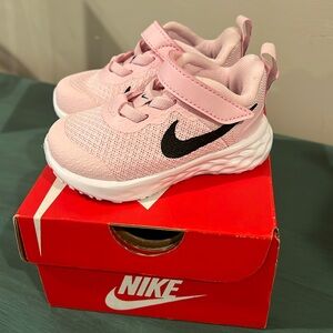 Nike Pink Toddler Girls 4C Sneakers NWOT